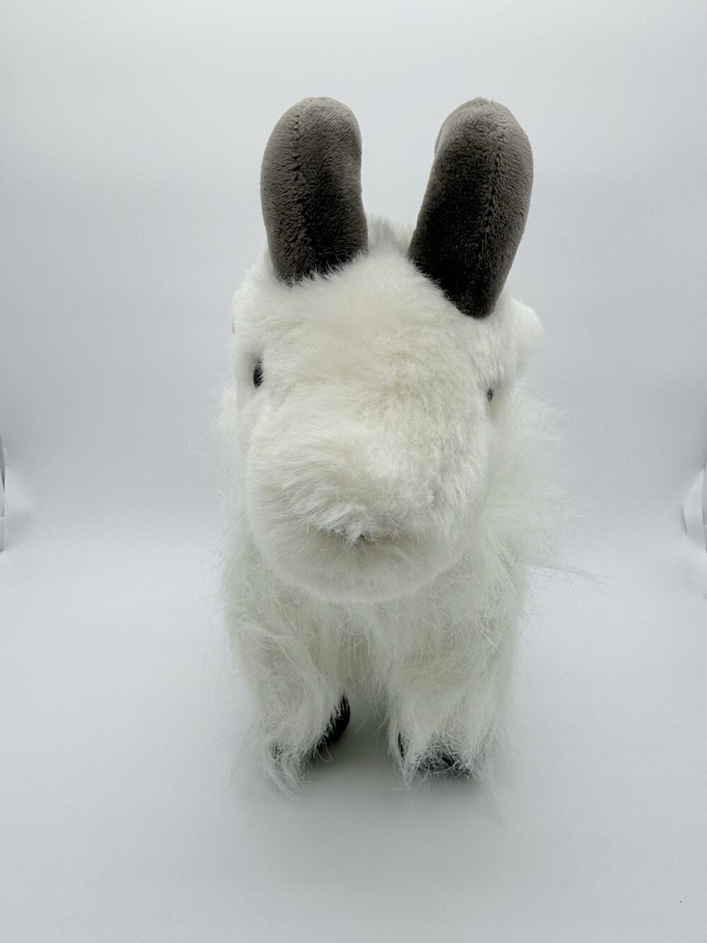 FAO Schwarz White Mountain Goat Plush Stuffed Animal Toy Standing 11.5” 2019